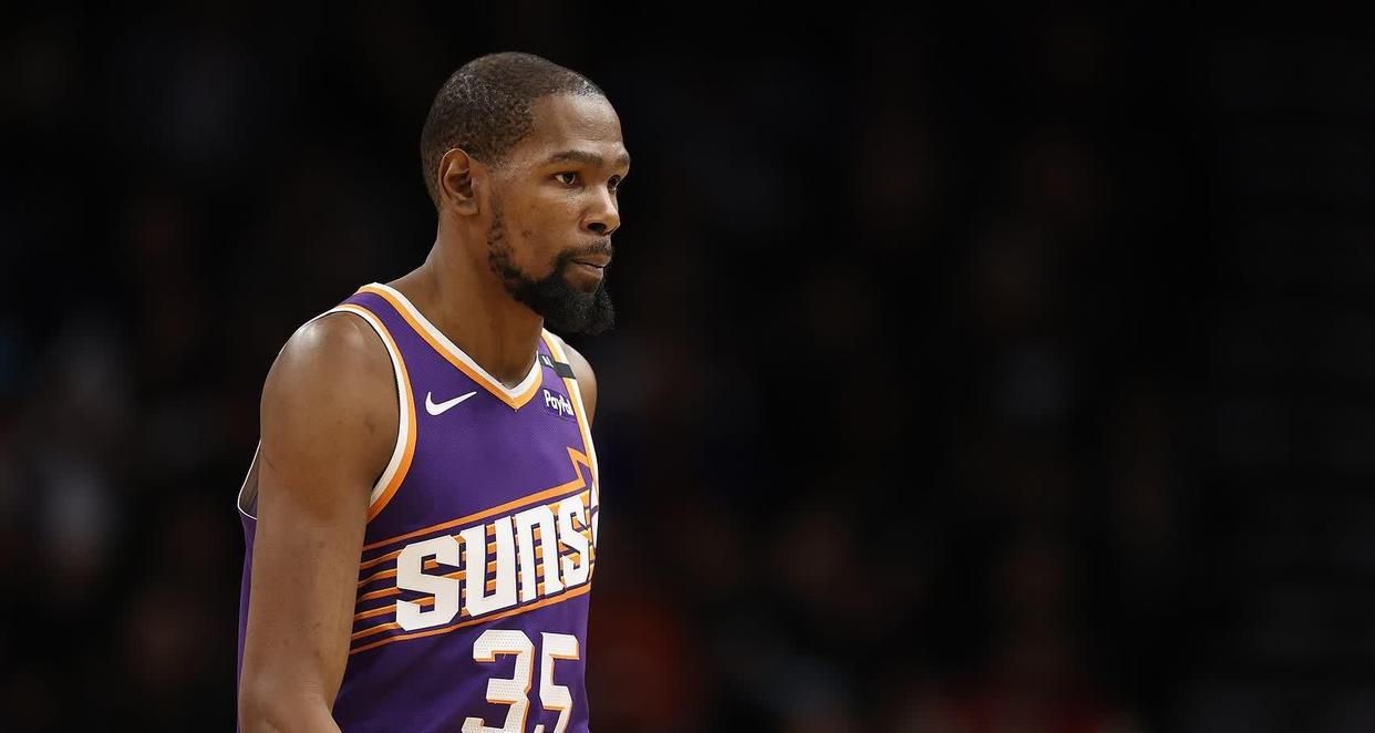 詹姆斯焦点对战，杜兰特与30激战老鹰分钟，夺冠胜负难料！全场沸腾不已(詹姆斯科比单打谁厉害)