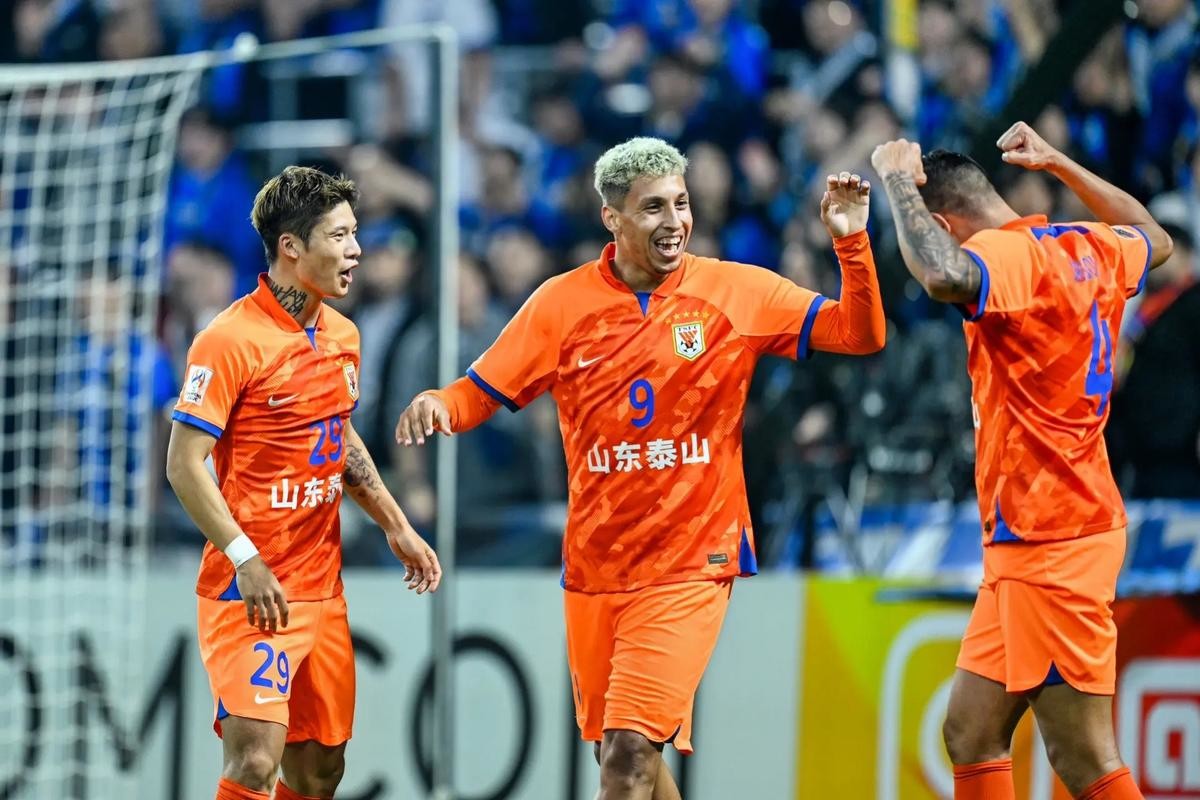  风云突变山东泰山转会期造点机会；荷甲版图或变；球迷炸锅；球探报告显示潜力