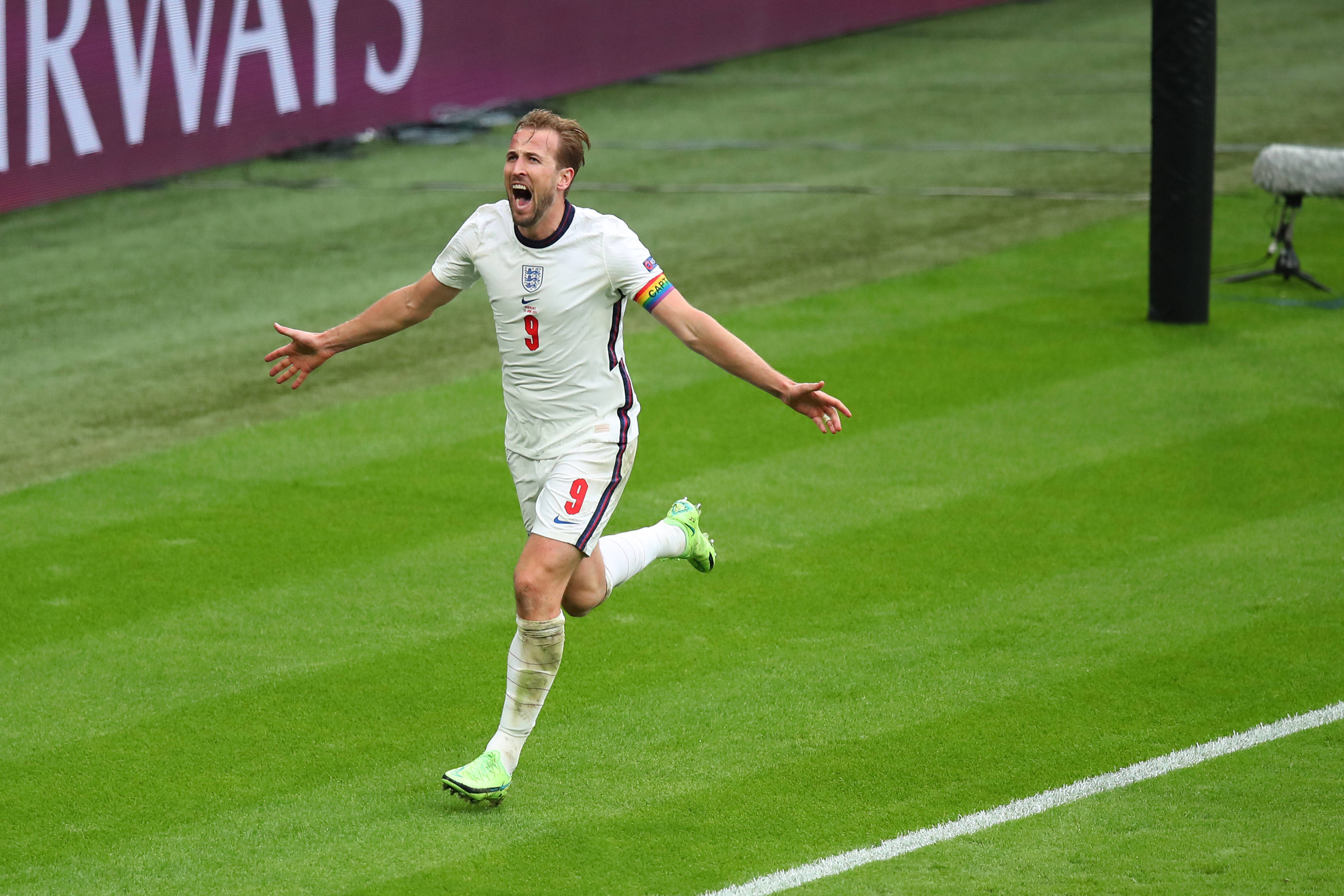 包含凯恩迎来三赛季高光表现,尤文图斯球迷沸腾!的词条 包含凯恩迎来三赛季高光表现,尤文图斯球迷沸腾!的词条